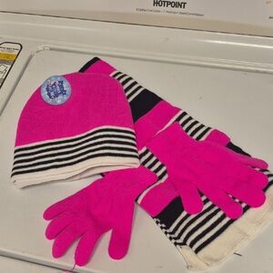 AMAZON Girls, Hat Gloves, Scarf SET NEW